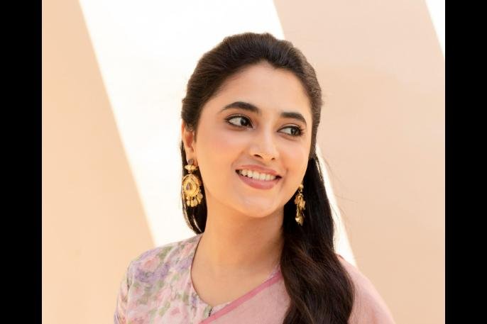 తమిళ అమ్మాయి కొరియా టూర్..మేడ్ ఇన్ కొరియా ట్రైలర్ విడుదల